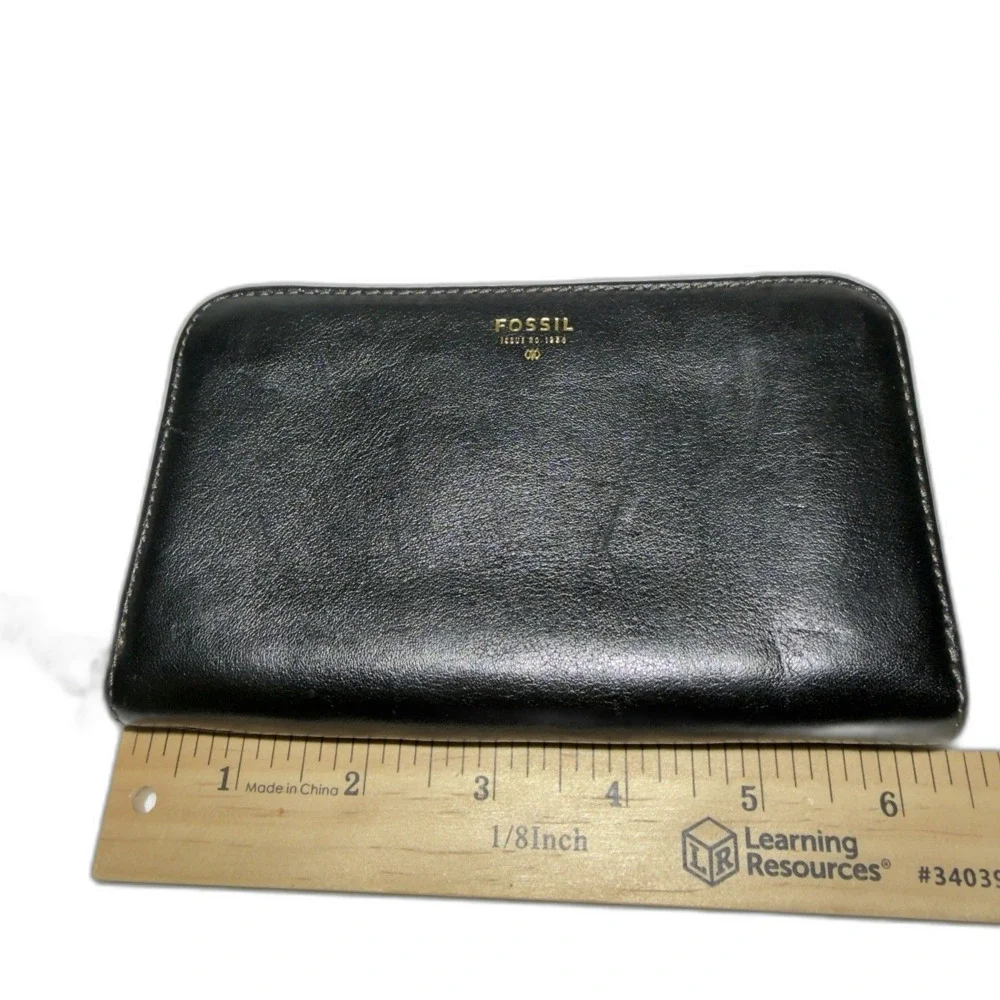 Fossil Black Pebbled Leather Zip Around Wristlet Card Wallet 6.25